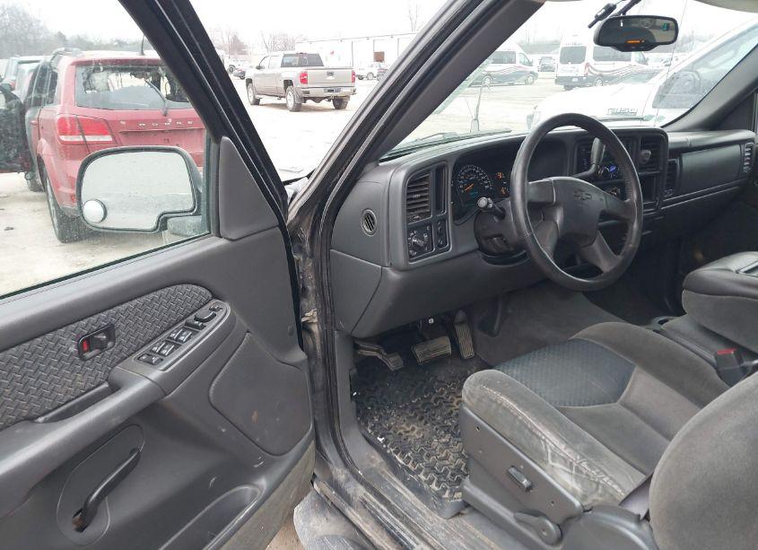 Photo 5 of 2004 Chevrolet Avalanche 1500 (VIN 3GNEC12TX4G326794)