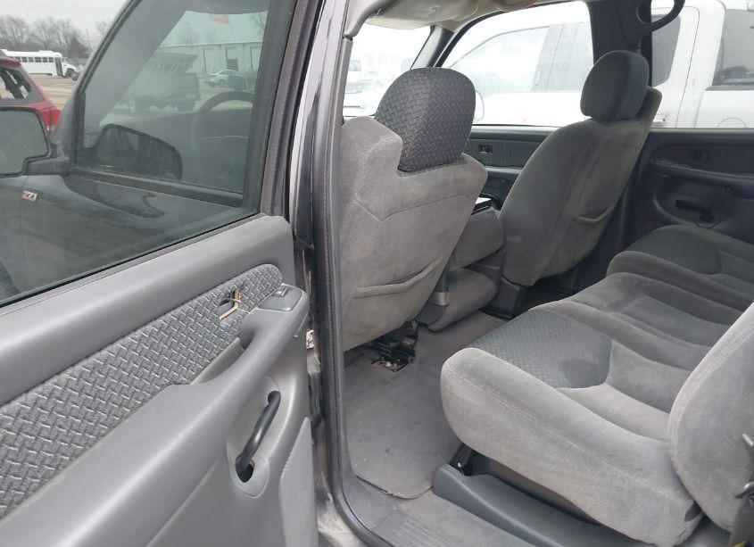 Photo 8 of 2004 Chevrolet Avalanche 1500 (VIN 3GNEC12TX4G326794)