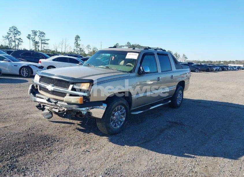 Photo 2 of 2005 Chevrolet Avalanche 1500 LS (VIN 3GNEC12Z45G167762)
