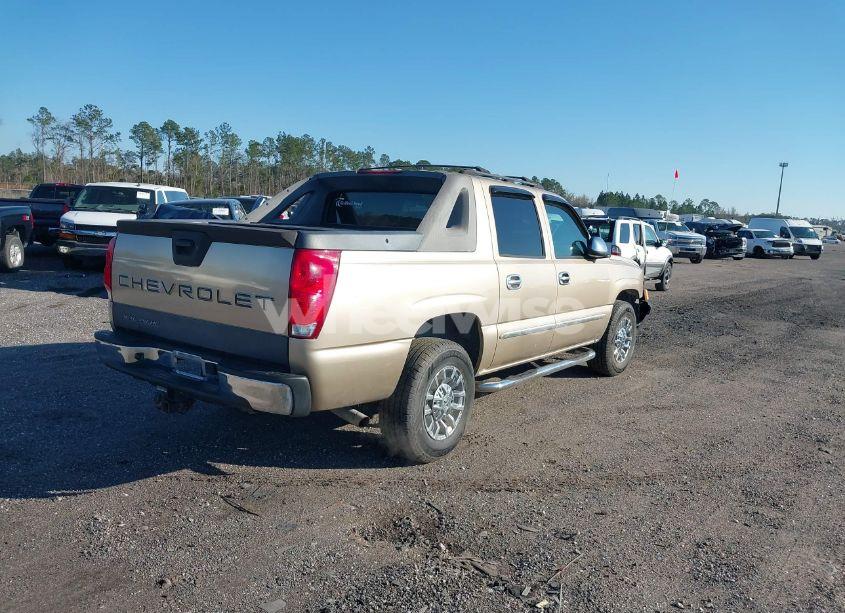 Photo 4 of 2005 Chevrolet Avalanche 1500 LS (VIN 3GNEC12Z45G167762)