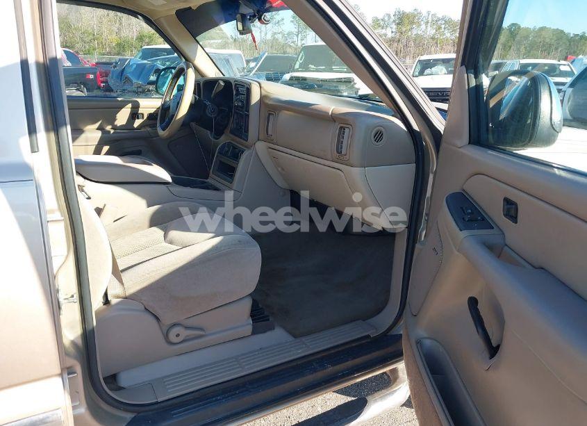 Photo 5 of 2005 Chevrolet Avalanche 1500 LS (VIN 3GNEC12Z45G167762)