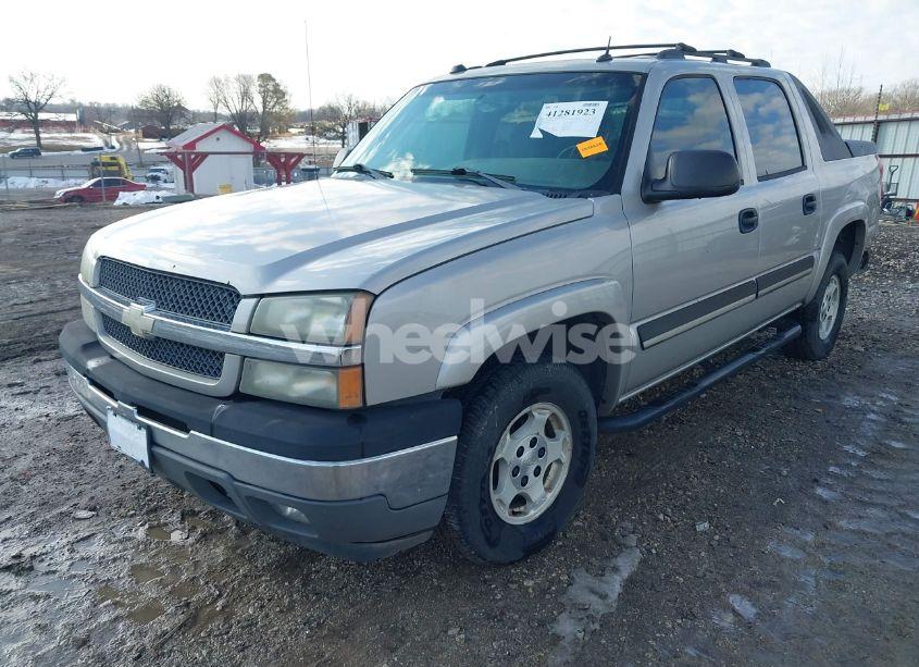 Photo 2 of 2005 Chevrolet Avalanche 1500 LS (VIN 3GNEC12Z45G270924)