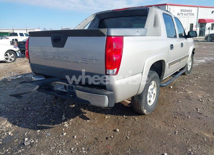 Photo 4 of 2005 Chevrolet Avalanche 1500 LS (VIN 3GNEC12Z45G270924)