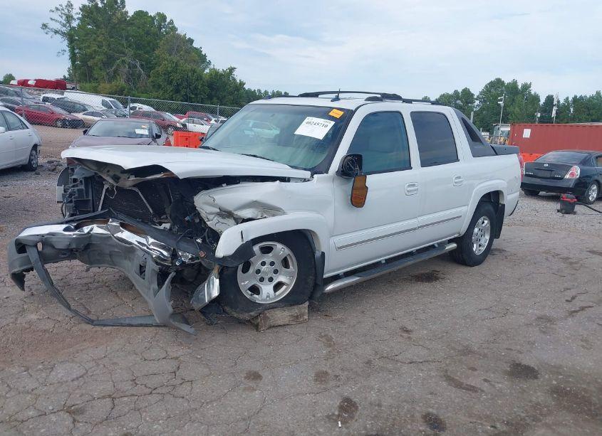 Photo 2 of 2005 Chevrolet Avalanche 1500 Z66 (VIN 3GNEC12ZX5G155888)