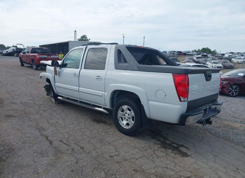 Photo 3 of 2005 Chevrolet Avalanche 1500 Z66 (VIN 3GNEC12ZX5G155888)