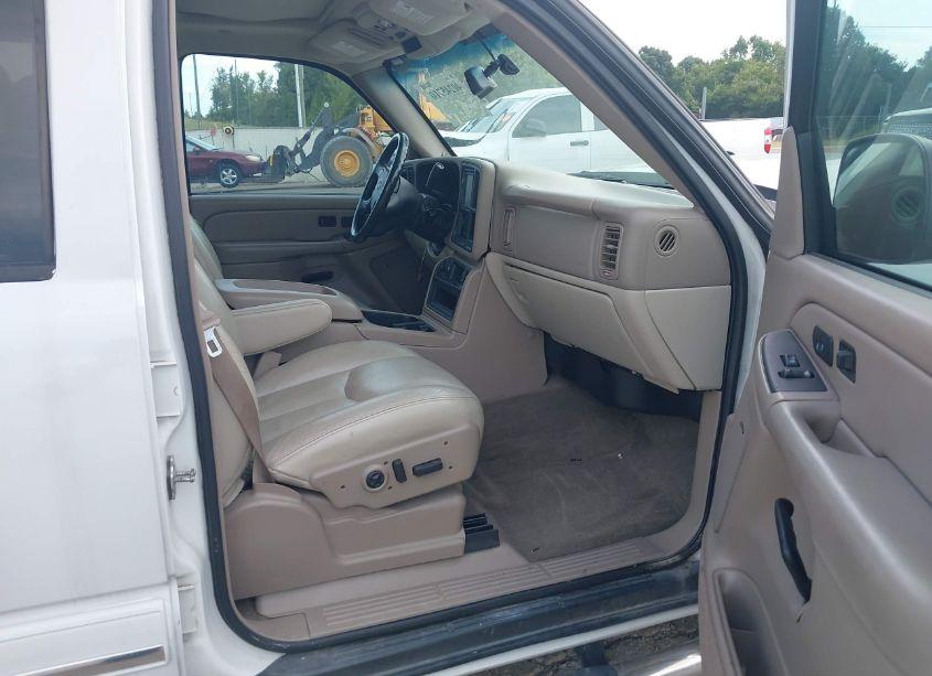 Photo 5 of 2005 Chevrolet Avalanche 1500 Z66 (VIN 3GNEC12ZX5G155888)