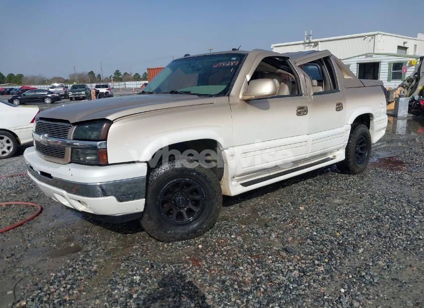 Photo 2 of 2005 Chevrolet Avalanche 1500 LT (VIN 3GNEC12ZX5G159682)