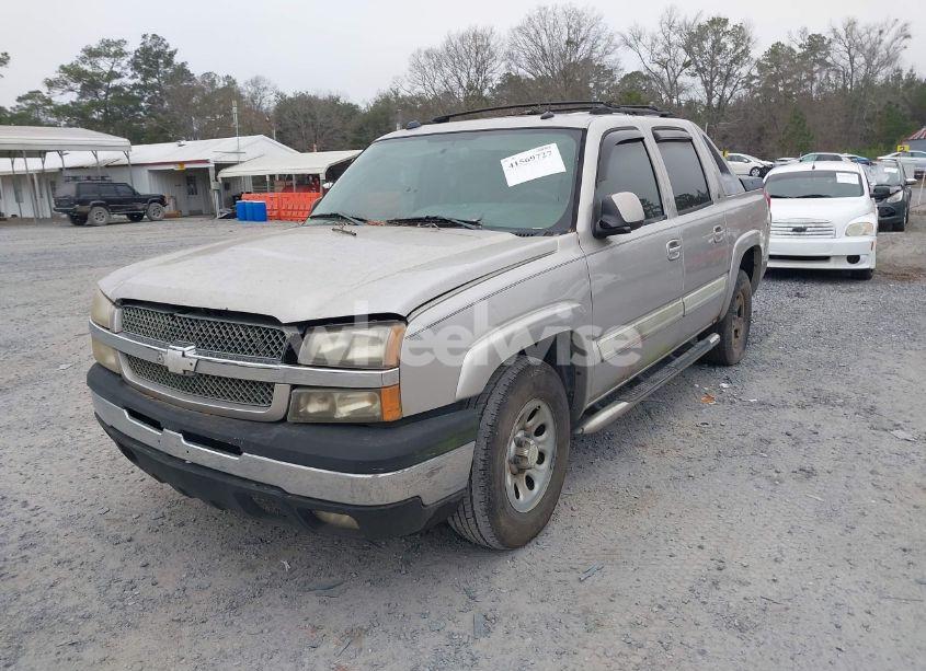 Photo 2 of 2005 Chevrolet Avalanche 1500 Z66 (VIN 3GNEC12ZX5G225437)