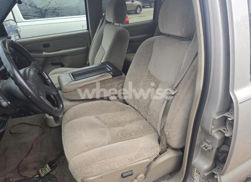 Photo 5 of 2005 Chevrolet Avalanche 1500 LS (VIN 3GNEC12ZX5G295455)