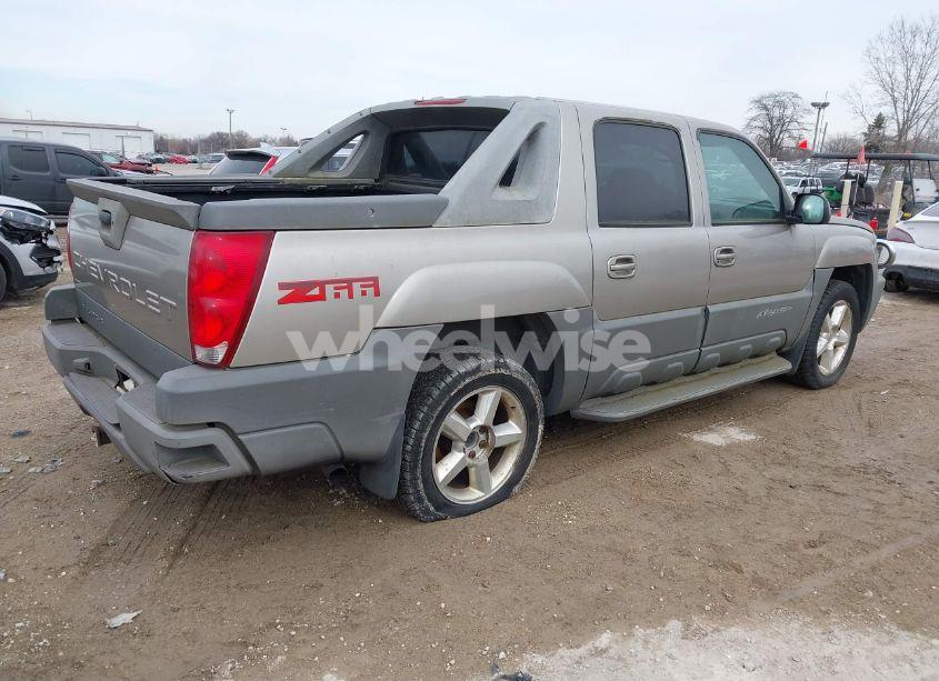 Photo 4 of 2002 Chevrolet Avalanche 1500 (VIN 3GNEC13T32G117179)