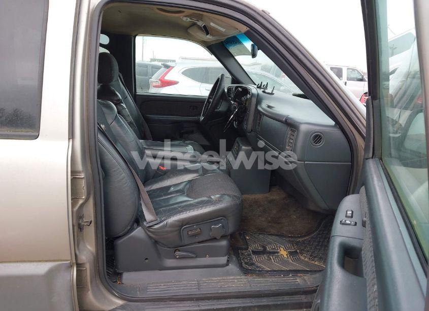 Photo 5 of 2002 Chevrolet Avalanche 1500 (VIN 3GNEC13T32G117179)