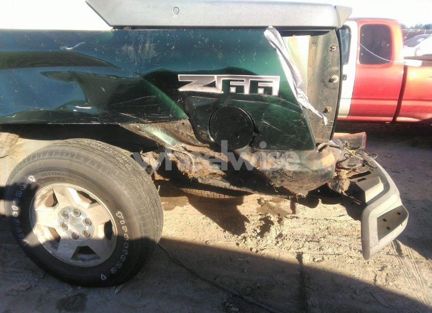 Photo 6 of 2002 Chevrolet Avalanche 1500 (VIN 3GNEC13T32G351063)