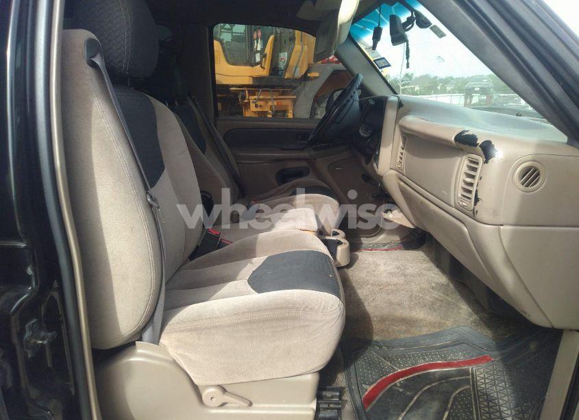 Photo 5 of 2003 Chevrolet Avalanche 1500 (VIN 3GNEC13T43G138317)
