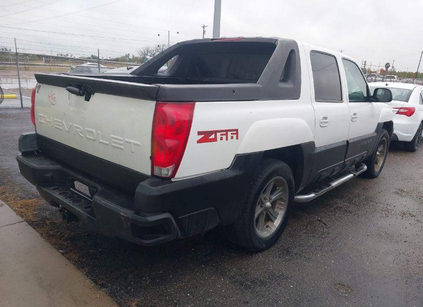 Photo 4 of 2002 Chevrolet Avalanche 1500 (VIN 3GNEC13T62G168594)
