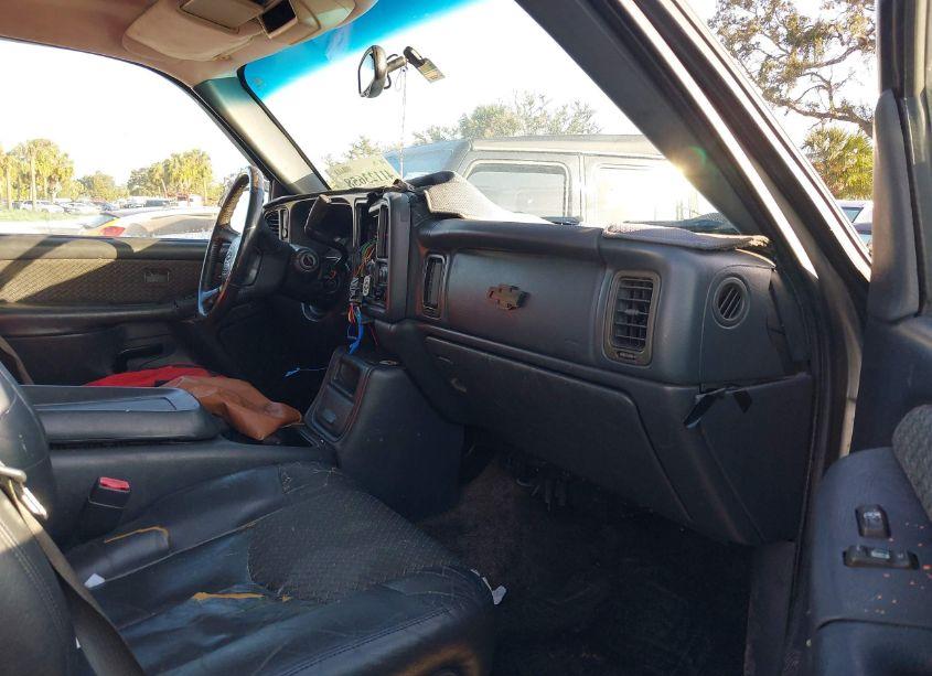 Photo 5 of 2002 Chevrolet Avalanche 1500 (VIN 3GNEC13T62G310491)