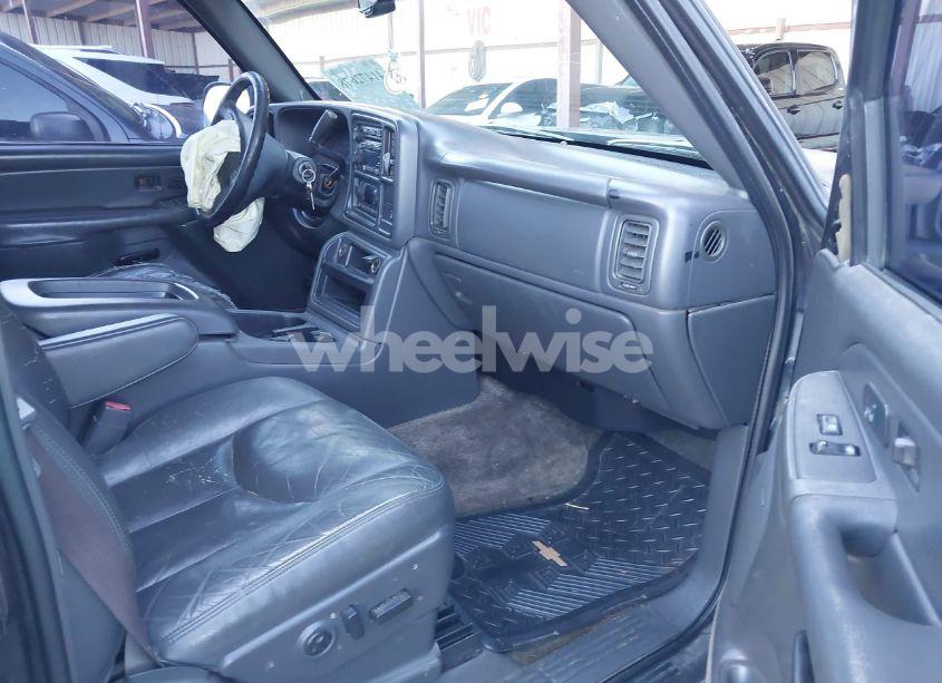 Photo 5 of 2003 Chevrolet Avalanche 1500 (VIN 3GNEC13T63G213650)