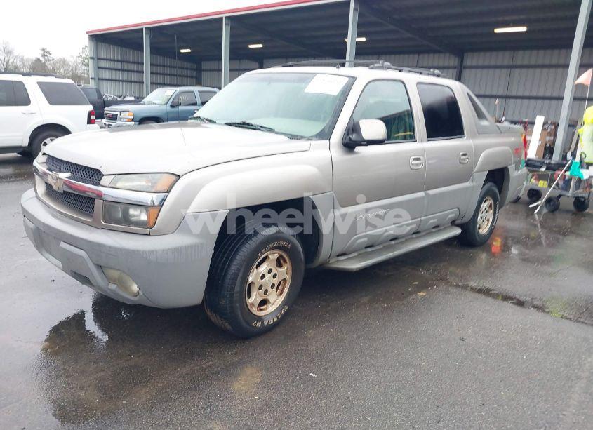 Photo 2 of 2002 Chevrolet Avalanche 1500 (VIN 3GNEC13T82G169147)