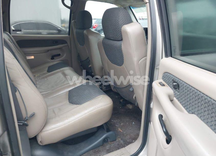 Photo 8 of 2002 Chevrolet Avalanche 1500 (VIN 3GNEC13T82G169147)