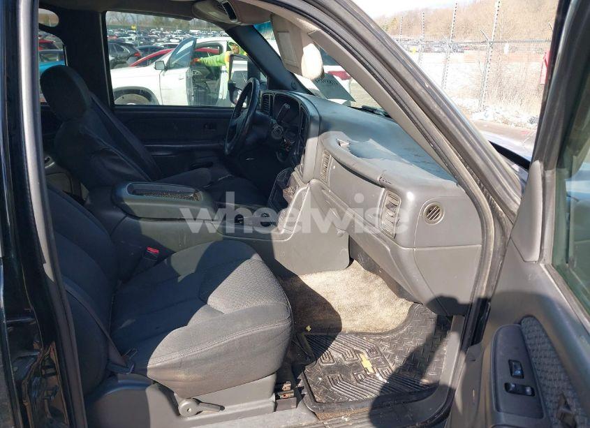 Photo 5 of 2003 Chevrolet Avalanche 1500 (VIN 3GNEC13T83G194910)