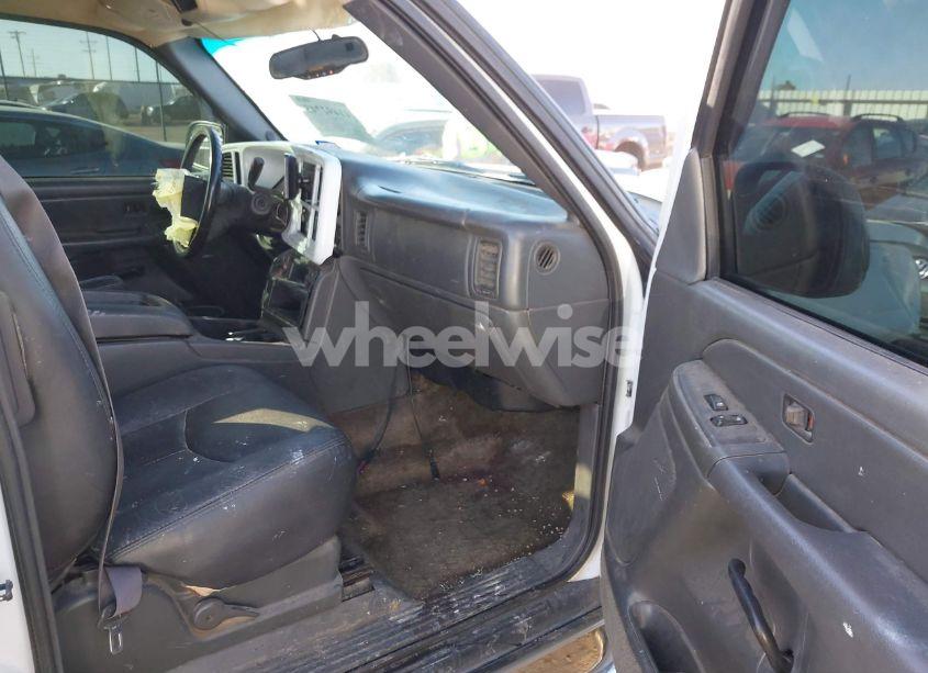 Photo 5 of 2003 Chevrolet Avalanche 1500 (VIN 3GNEC13T83G291671)