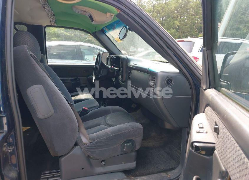 Photo 5 of 2002 Chevrolet Avalanche 1500 (VIN 3GNEC13T92G219182)