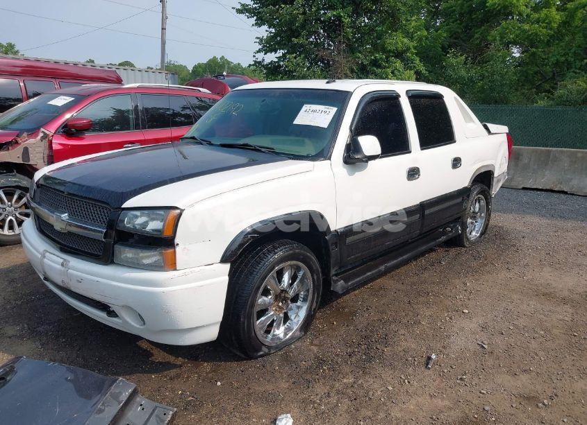 Photo 2 of 2003 Chevrolet Avalanche 1500 (VIN 3GNEC13T93G320904)