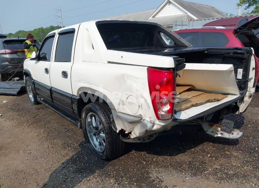Photo 3 of 2003 Chevrolet Avalanche 1500 (VIN 3GNEC13T93G320904)