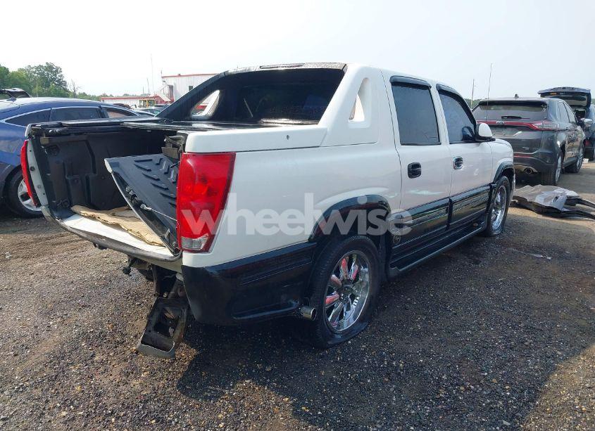 Photo 4 of 2003 Chevrolet Avalanche 1500 (VIN 3GNEC13T93G320904)
