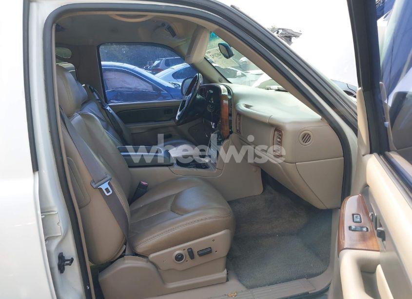 Photo 5 of 2003 Chevrolet Avalanche 1500 (VIN 3GNEC13T93G320904)