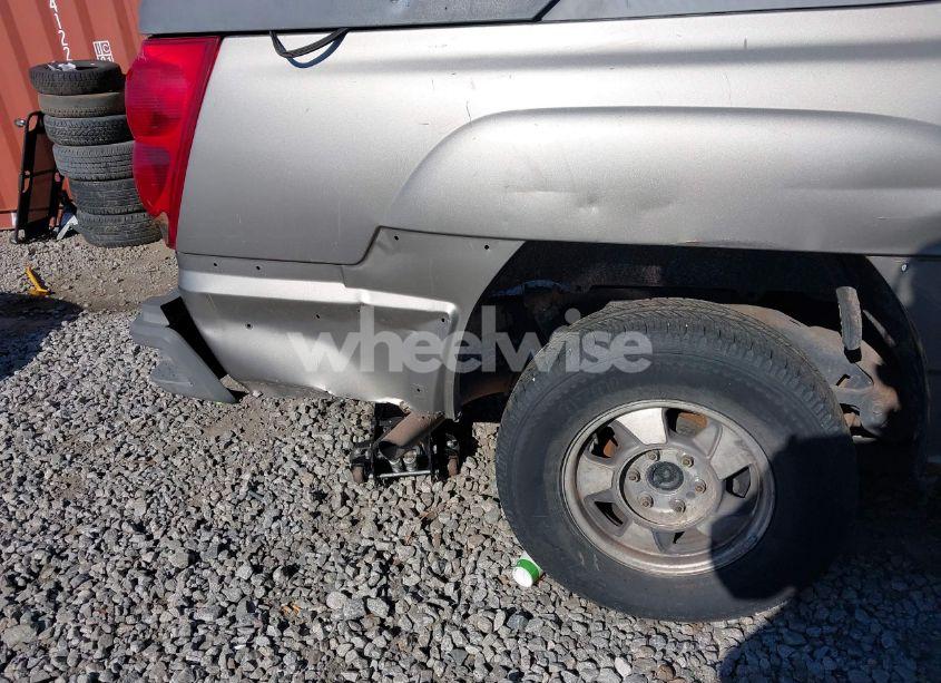 Photo 13 of 2002 Chevrolet Avalanche 1500 (VIN 3GNEC13TX2G309294)