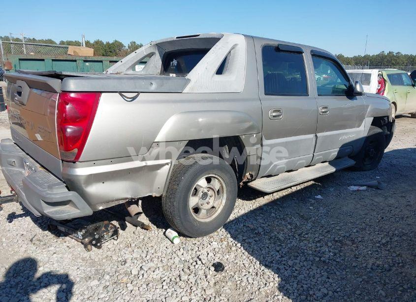 Photo 4 of 2002 Chevrolet Avalanche 1500 (VIN 3GNEC13TX2G309294)