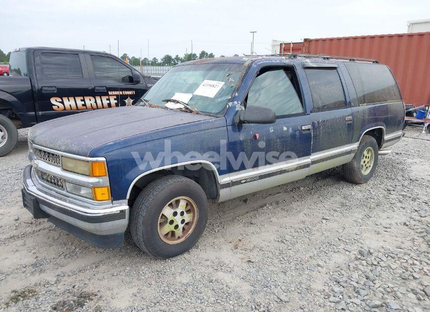 Photo 2 of 1995 Chevrolet Suburban C1500 (VIN 3GNEC16K5SG112827)