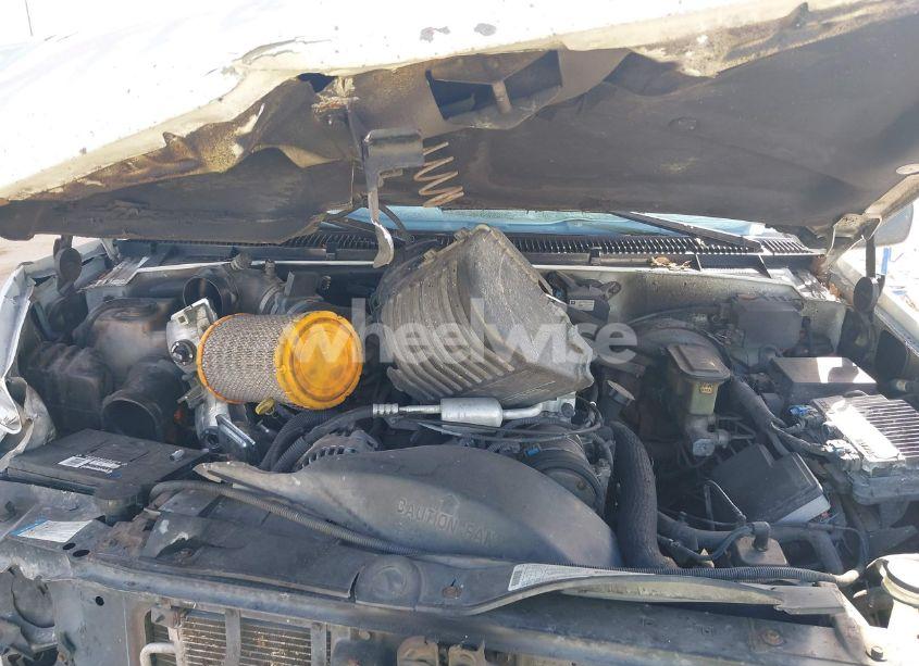 Photo 10 of 1999 Chevrolet Suburban 1500 LT (VIN 3GNEC16R0XG207896)