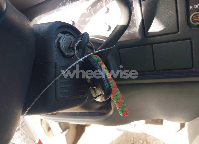 Photo 11 of 1999 Chevrolet Suburban 1500 LT (VIN 3GNEC16R0XG207896)