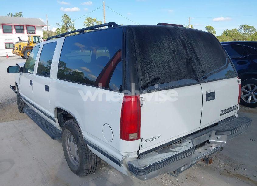 Photo 3 of 1999 Chevrolet Suburban 1500 LT (VIN 3GNEC16R0XG207896)