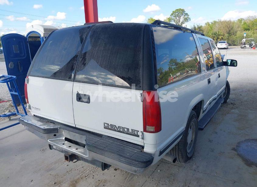Photo 4 of 1999 Chevrolet Suburban 1500 LT (VIN 3GNEC16R0XG207896)