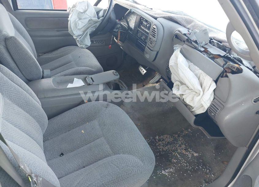 Photo 5 of 1999 Chevrolet Suburban 1500 LT (VIN 3GNEC16R0XG207896)