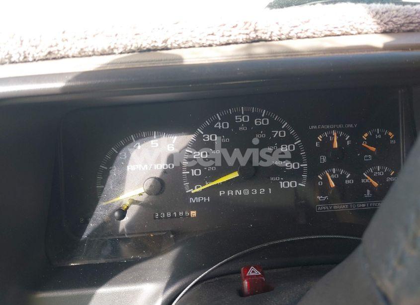 Photo 7 of 1999 Chevrolet Suburban 1500 LT (VIN 3GNEC16R0XG207896)