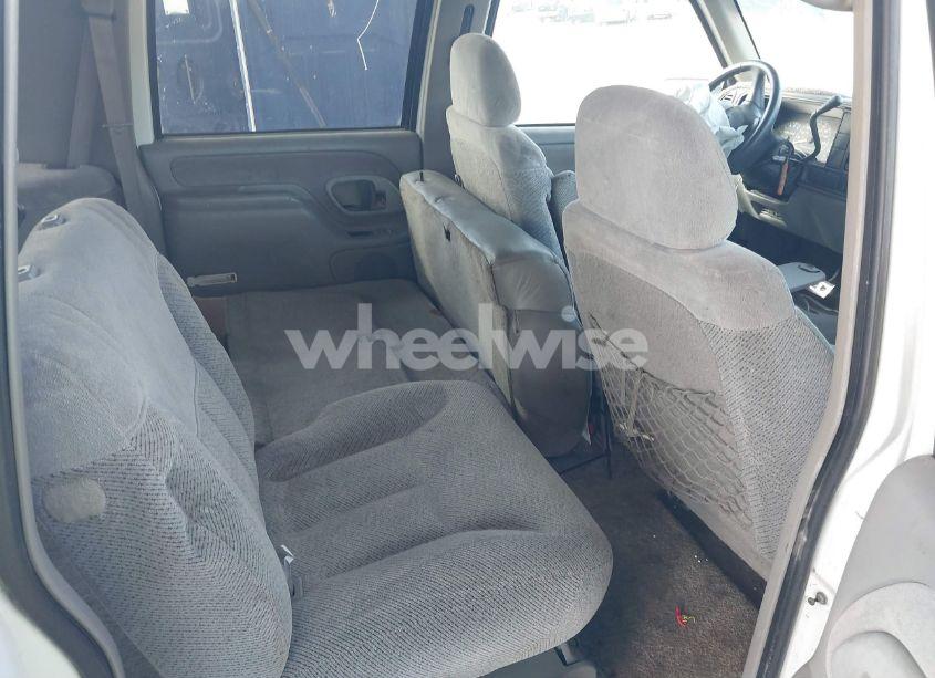 Photo 8 of 1999 Chevrolet Suburban 1500 LT (VIN 3GNEC16R0XG207896)