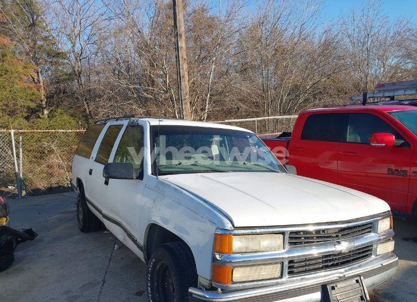 1998 Chevrolet Suburban 1500 (VIN 3GNEC16R1WG124279) main photo