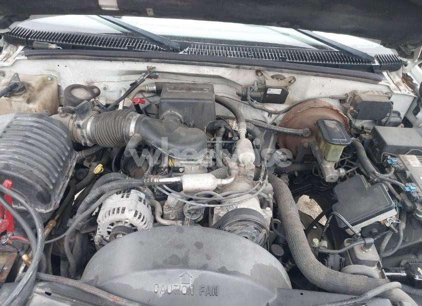 Photo 10 of 1998 Chevrolet Suburban 1500 (VIN 3GNEC16R1WG124279)