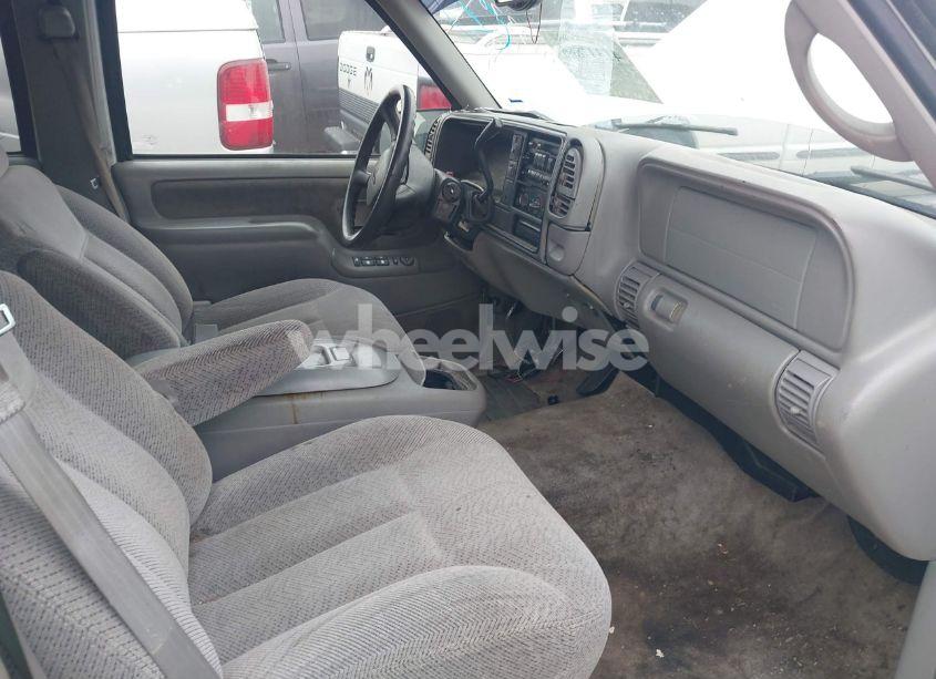 Photo 5 of 1998 Chevrolet Suburban 1500 (VIN 3GNEC16R1WG124279)