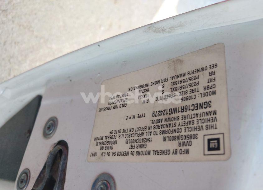 Photo 9 of 1998 Chevrolet Suburban 1500 (VIN 3GNEC16R1WG124279)