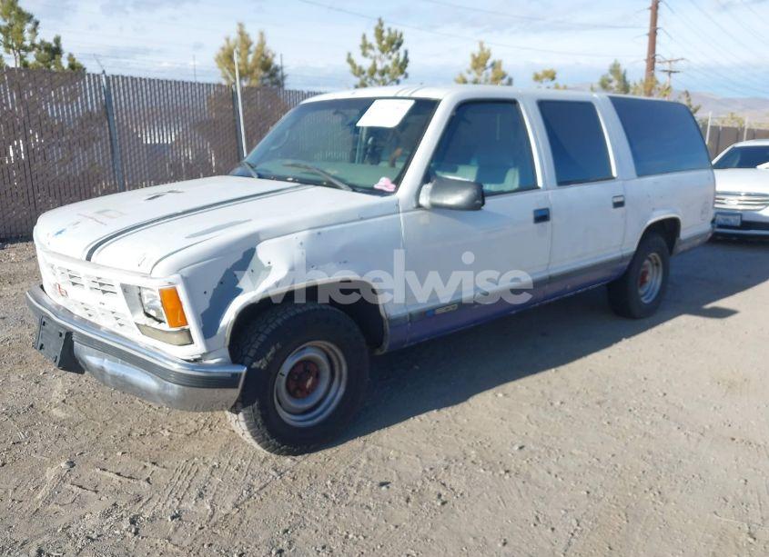 Photo 2 of 1999 Chevrolet Suburban 1500 (VIN 3GNEC16R1XG208071)