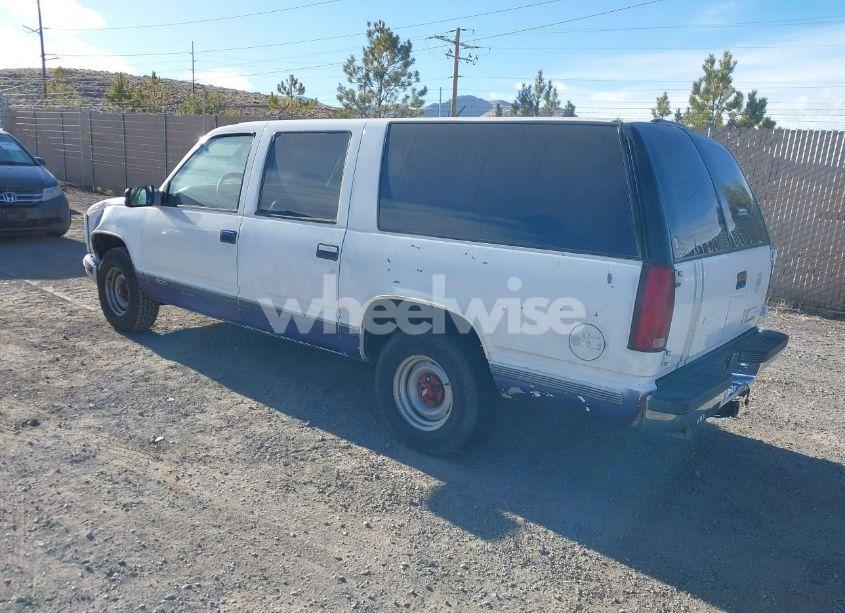 Photo 3 of 1999 Chevrolet Suburban 1500 (VIN 3GNEC16R1XG208071)