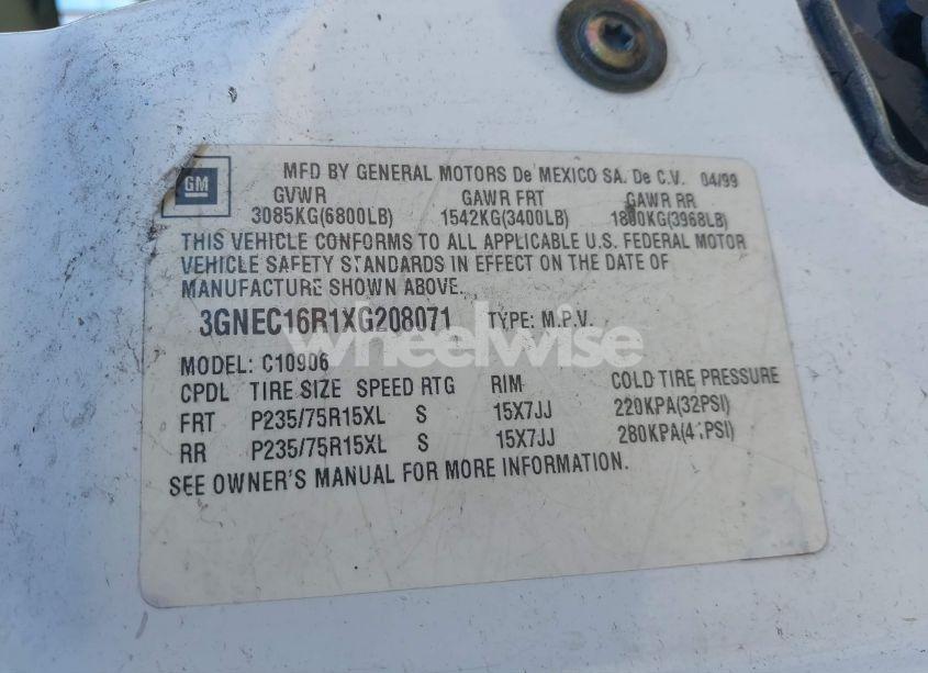 Photo 9 of 1999 Chevrolet Suburban 1500 (VIN 3GNEC16R1XG208071)