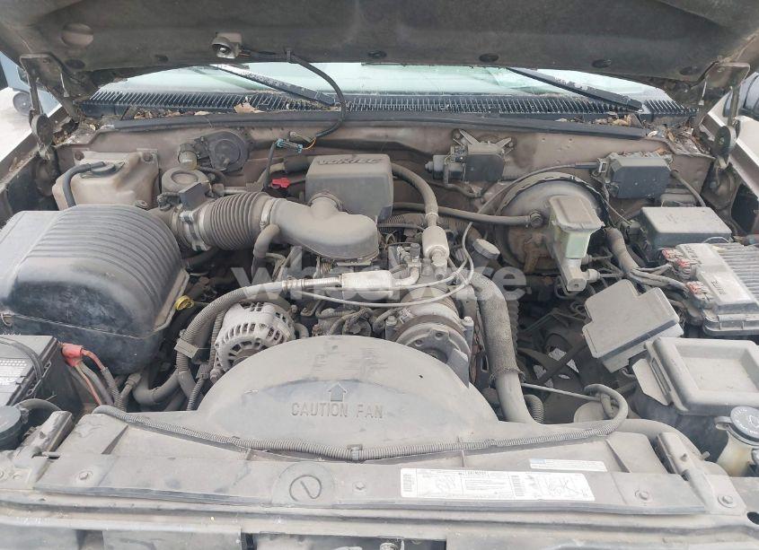 Photo 10 of 1996 Chevrolet Suburban C1500 (VIN 3GNEC16R3TG101906)