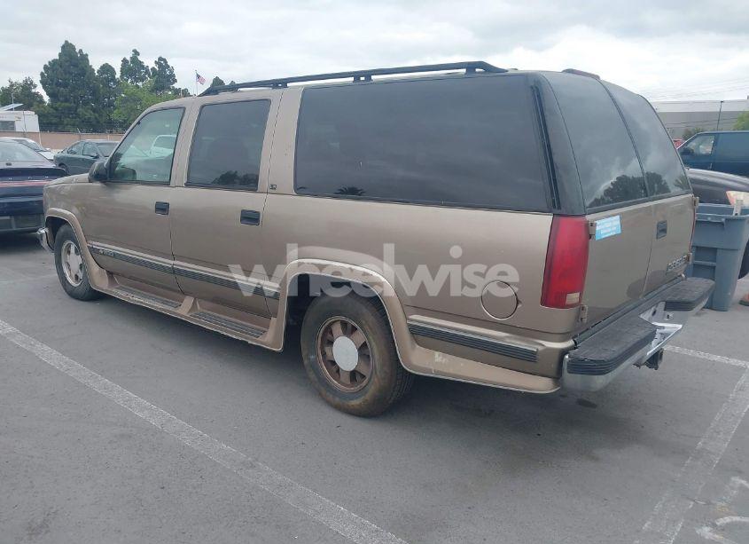 Photo 3 of 1996 Chevrolet Suburban C1500 (VIN 3GNEC16R3TG101906)