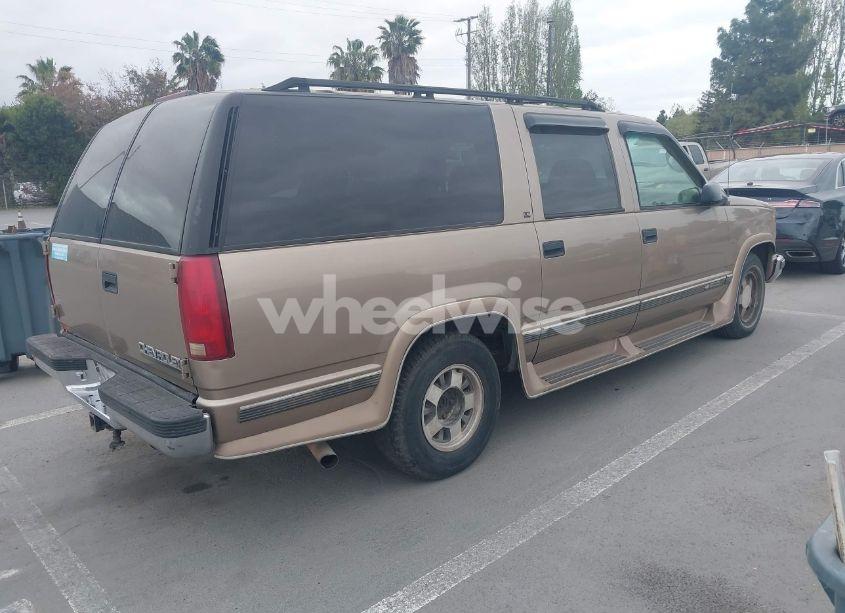 Photo 4 of 1996 Chevrolet Suburban C1500 (VIN 3GNEC16R3TG101906)