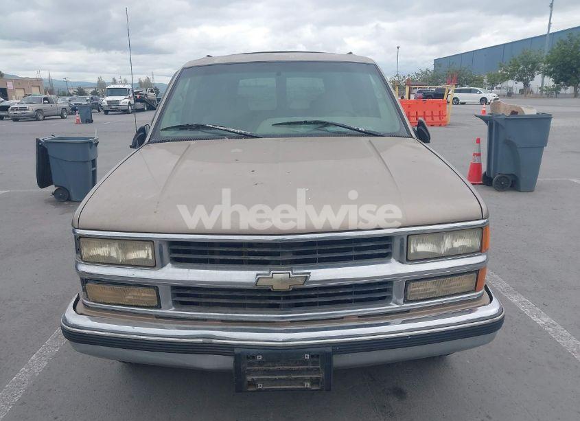 Photo 6 of 1996 Chevrolet Suburban C1500 (VIN 3GNEC16R3TG101906)